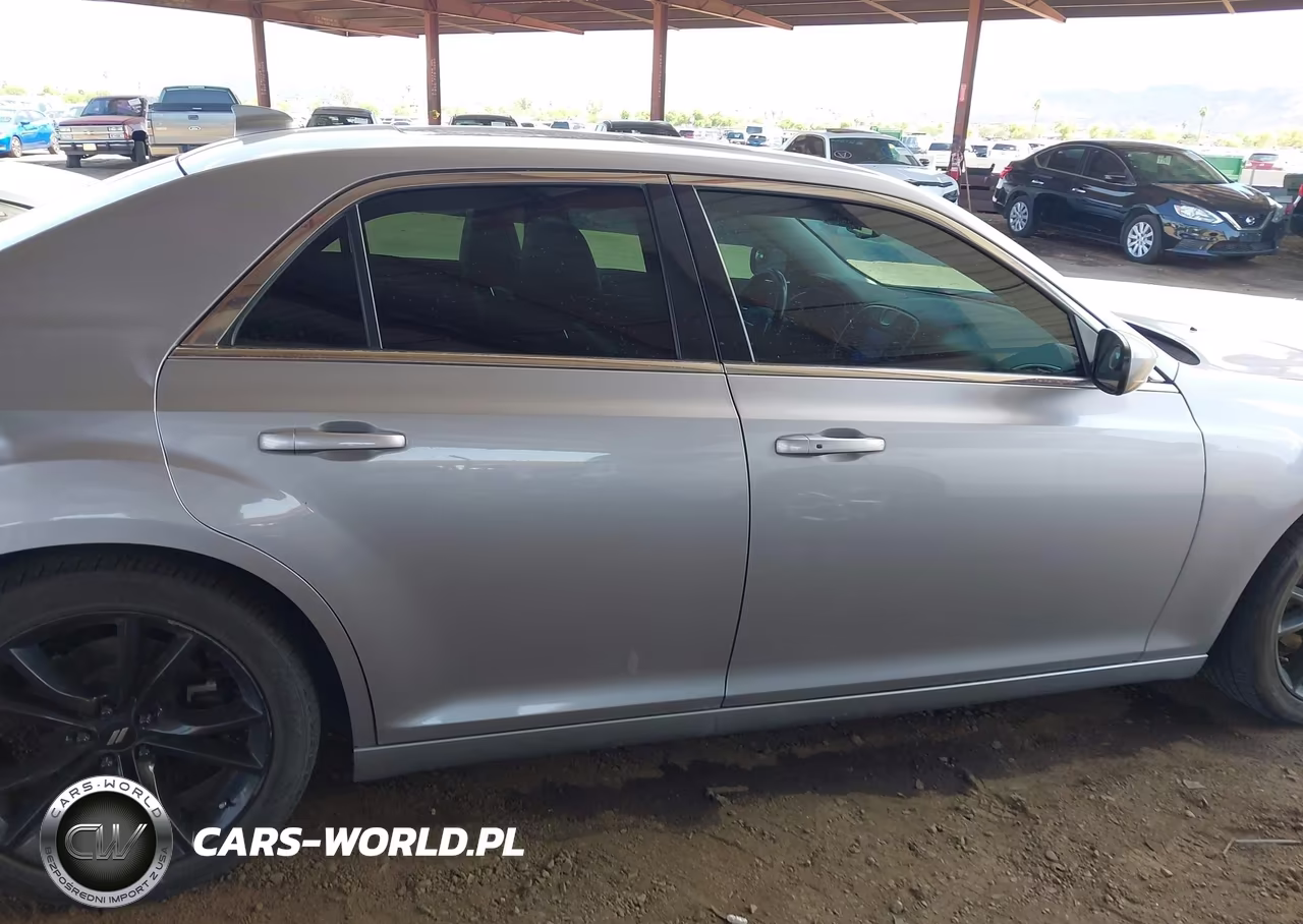 2015 Chrysler 300 Limited VIN:2C3CCAAG4FH796606 - 13