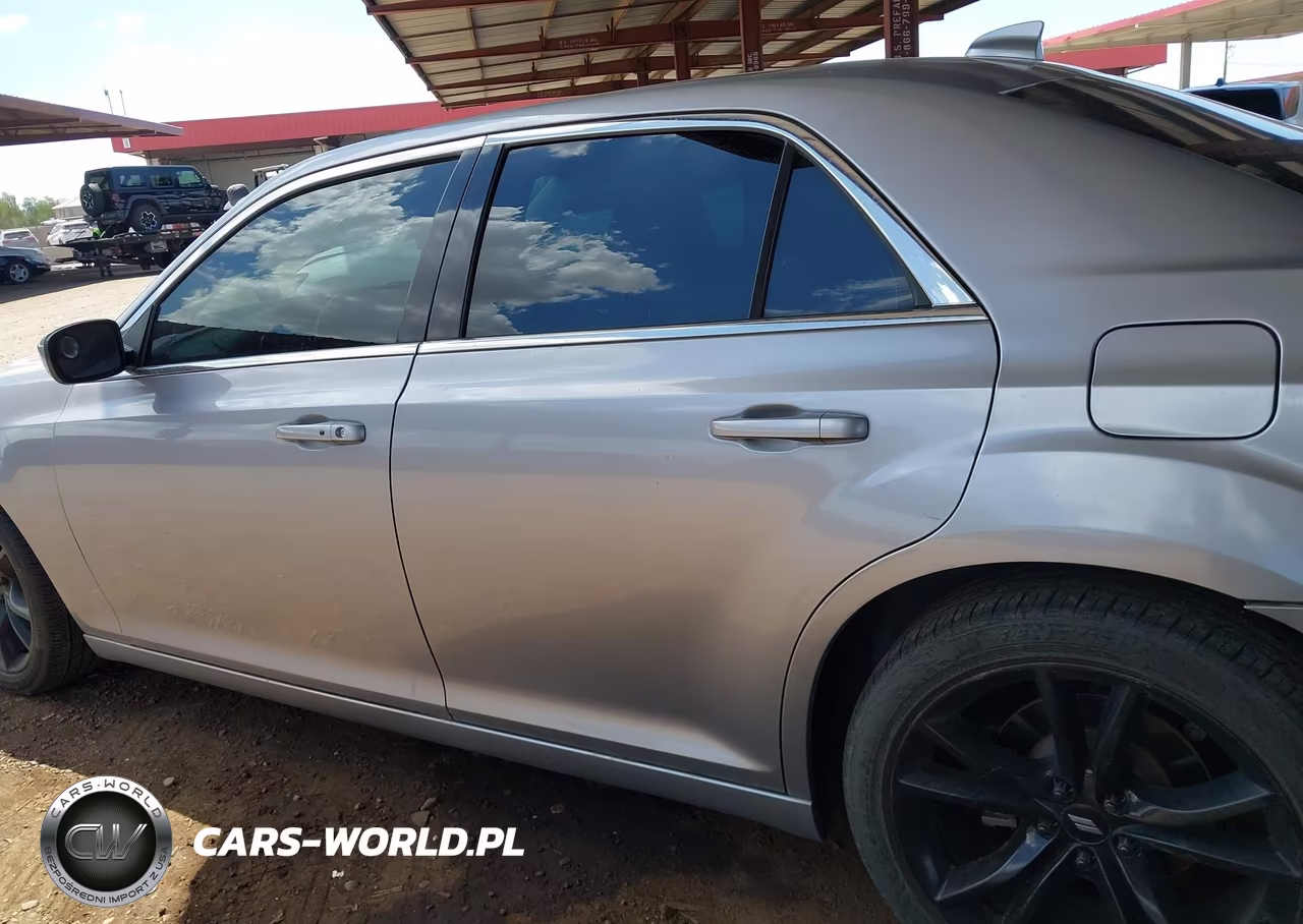 2015 Chrysler 300 Limited VIN:2C3CCAAG4FH796606 - 14