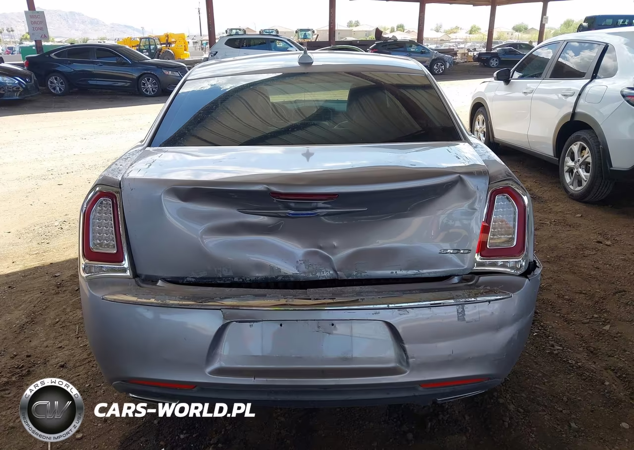 2015 Chrysler 300 Limited VIN:2C3CCAAG4FH796606 - 16