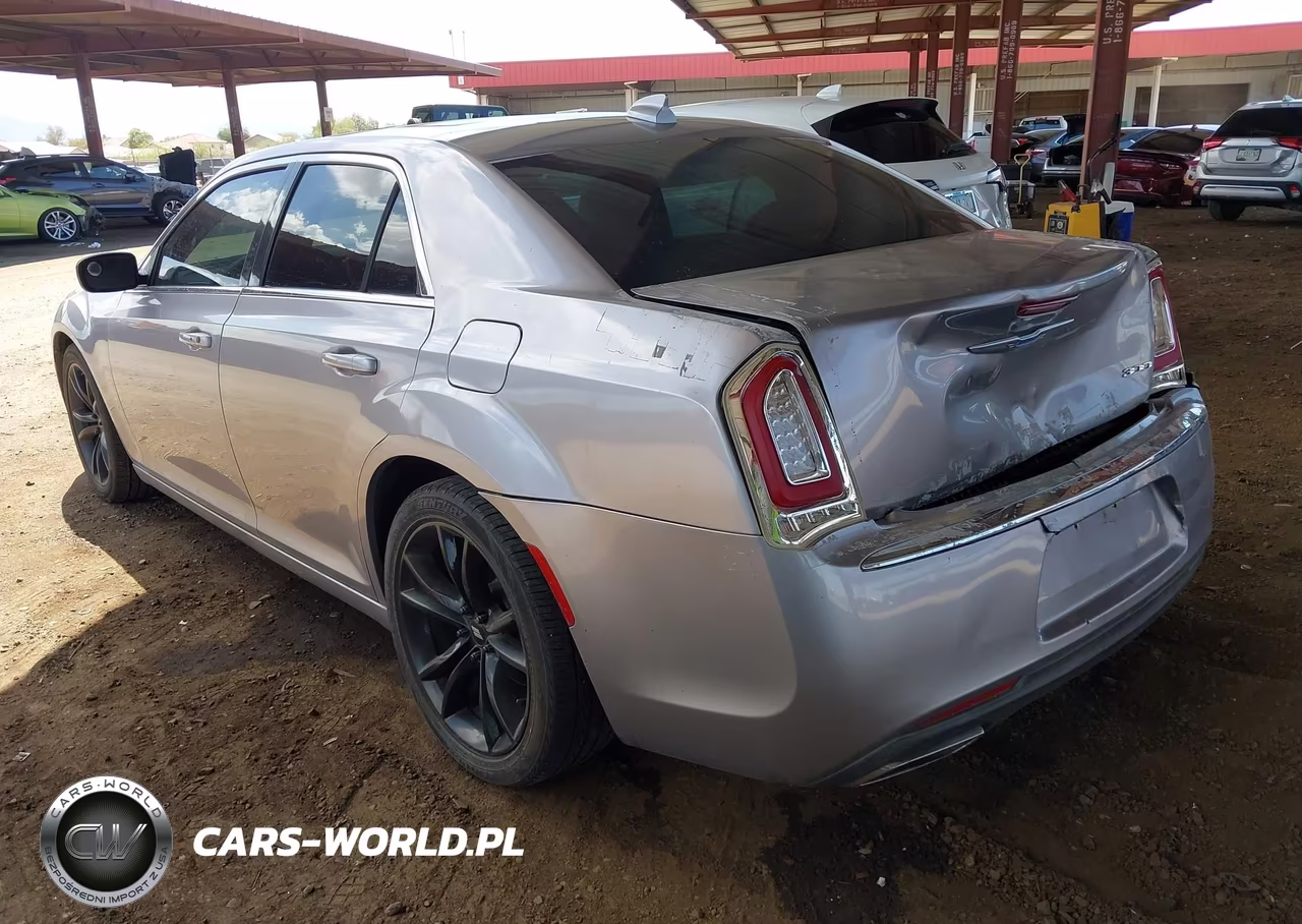 2015 Chrysler 300 Limited VIN:2C3CCAAG4FH796606 - 3