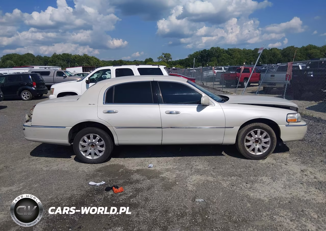 2006 Lincoln Town Car Signature VIN:1LNHM81W86Y611490 - 13