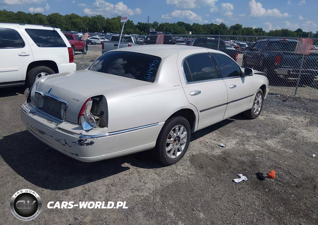 2006 Lincoln Town Car Signature VIN:1LNHM81W86Y611490 - 4