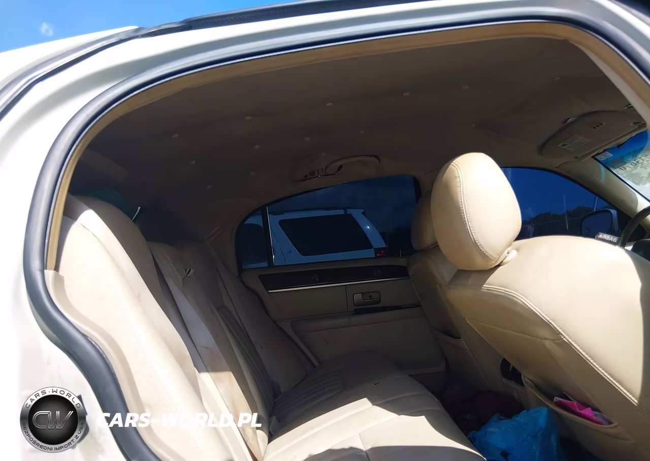 2006 Lincoln Town Car Signature VIN:1LNHM81W86Y611490 - 8