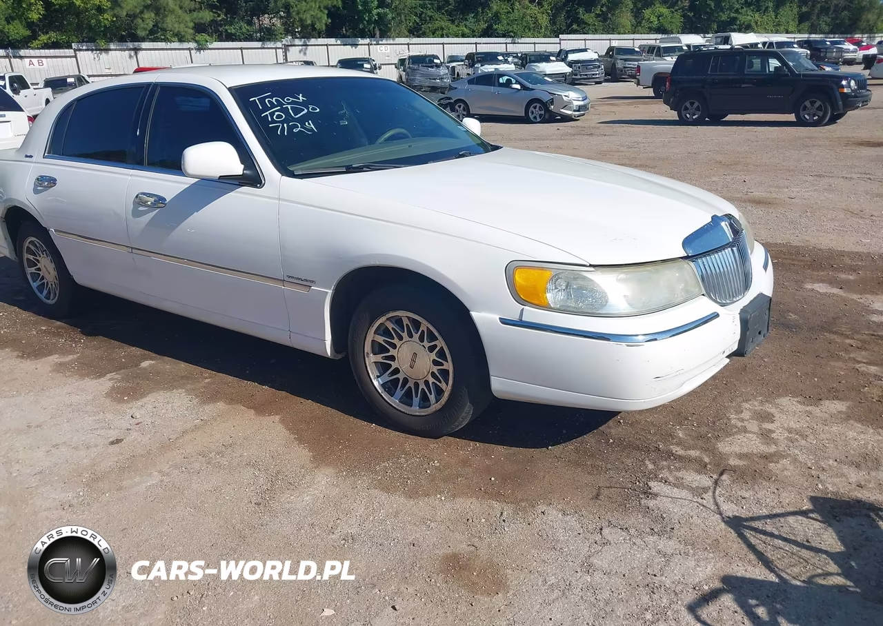 2000 Lincoln Town Car Signature