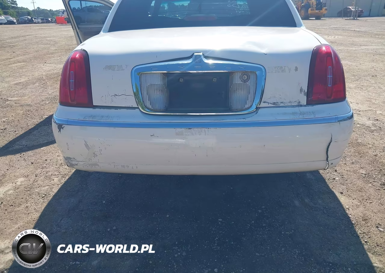 2000 Lincoln Town Car Signature VIN:1LNHM82W2YY797528 - 12