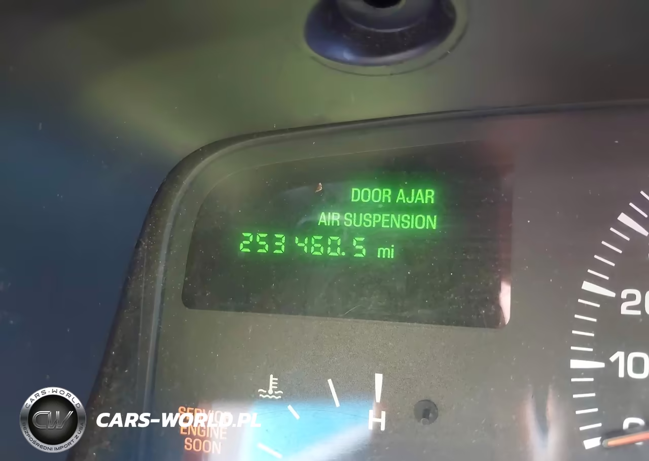 2000 Lincoln Town Car Signature VIN:1LNHM82W2YY797528 - 7