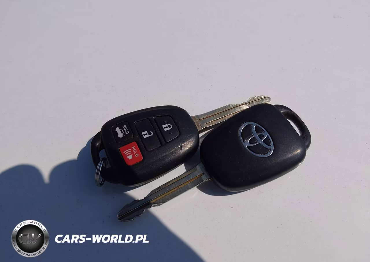 2018 Toyota Corolla Le VIN:5YFBURHE7JP839524 - 11