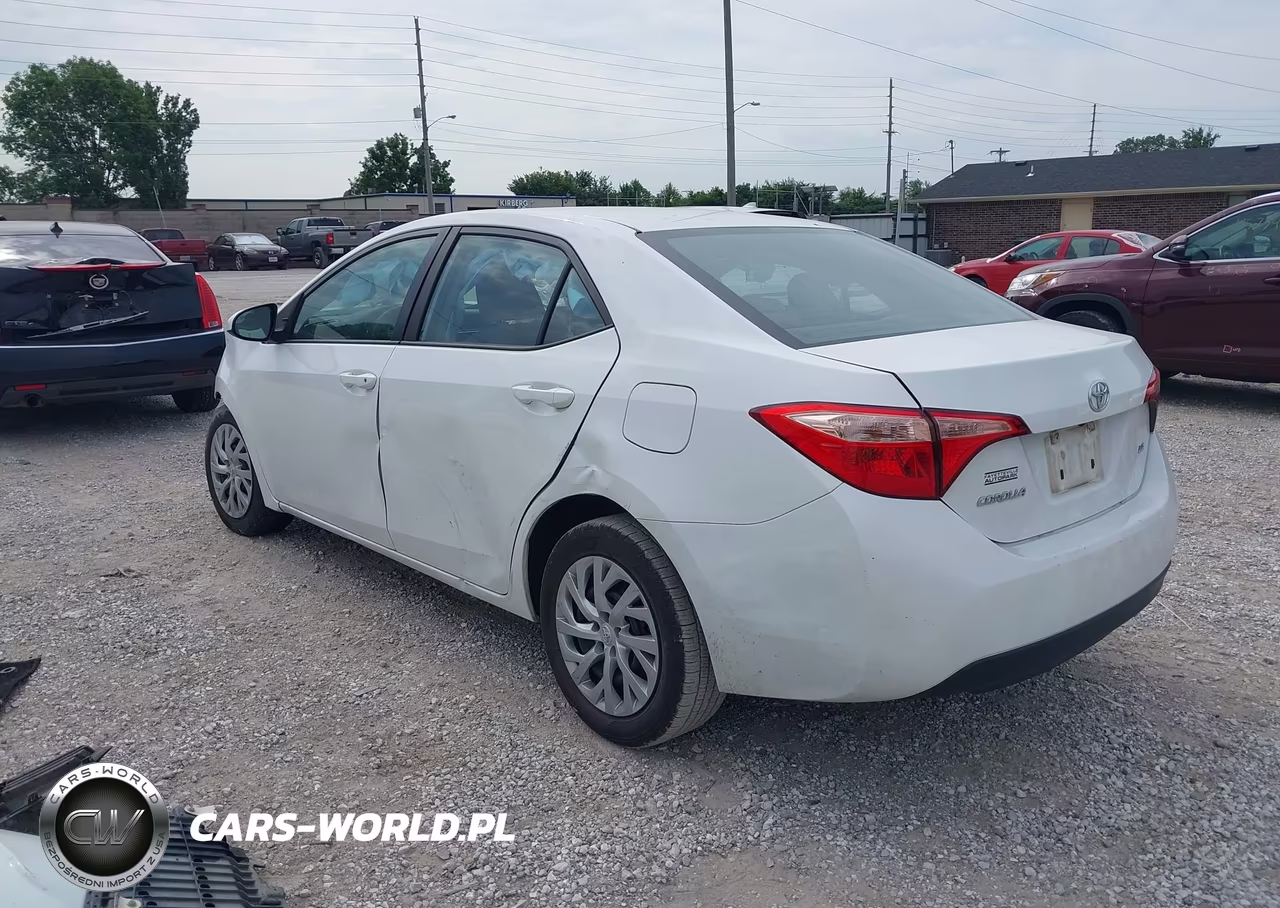 2018 Toyota Corolla Le VIN:5YFBURHE7JP839524 - 3