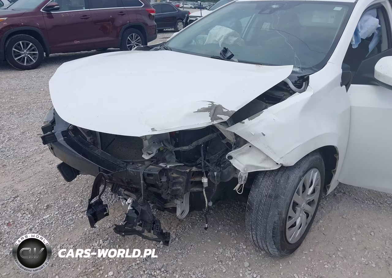2018 Toyota Corolla Le VIN:5YFBURHE7JP839524 - 6