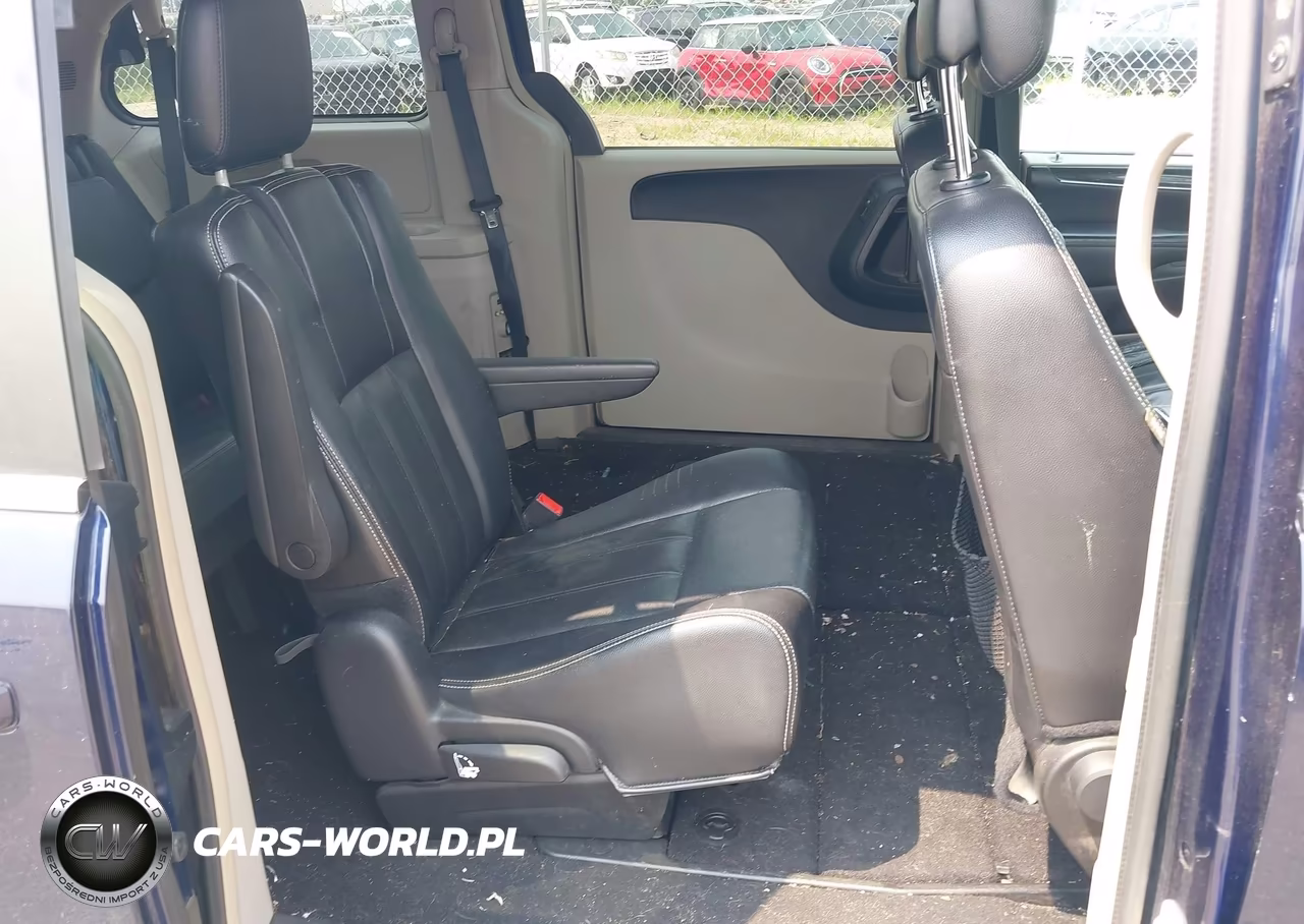 2015 Chrysler Town & Country Touring VIN:2C4RC1BG3FR644251 - 8