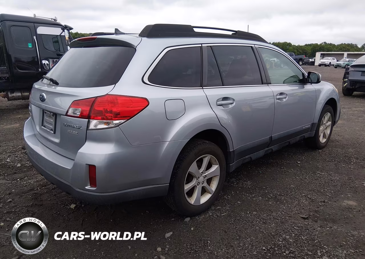 2014 Subaru Outback 2.5I Premium VIN:4S4BRBCC1E3328383 - 4