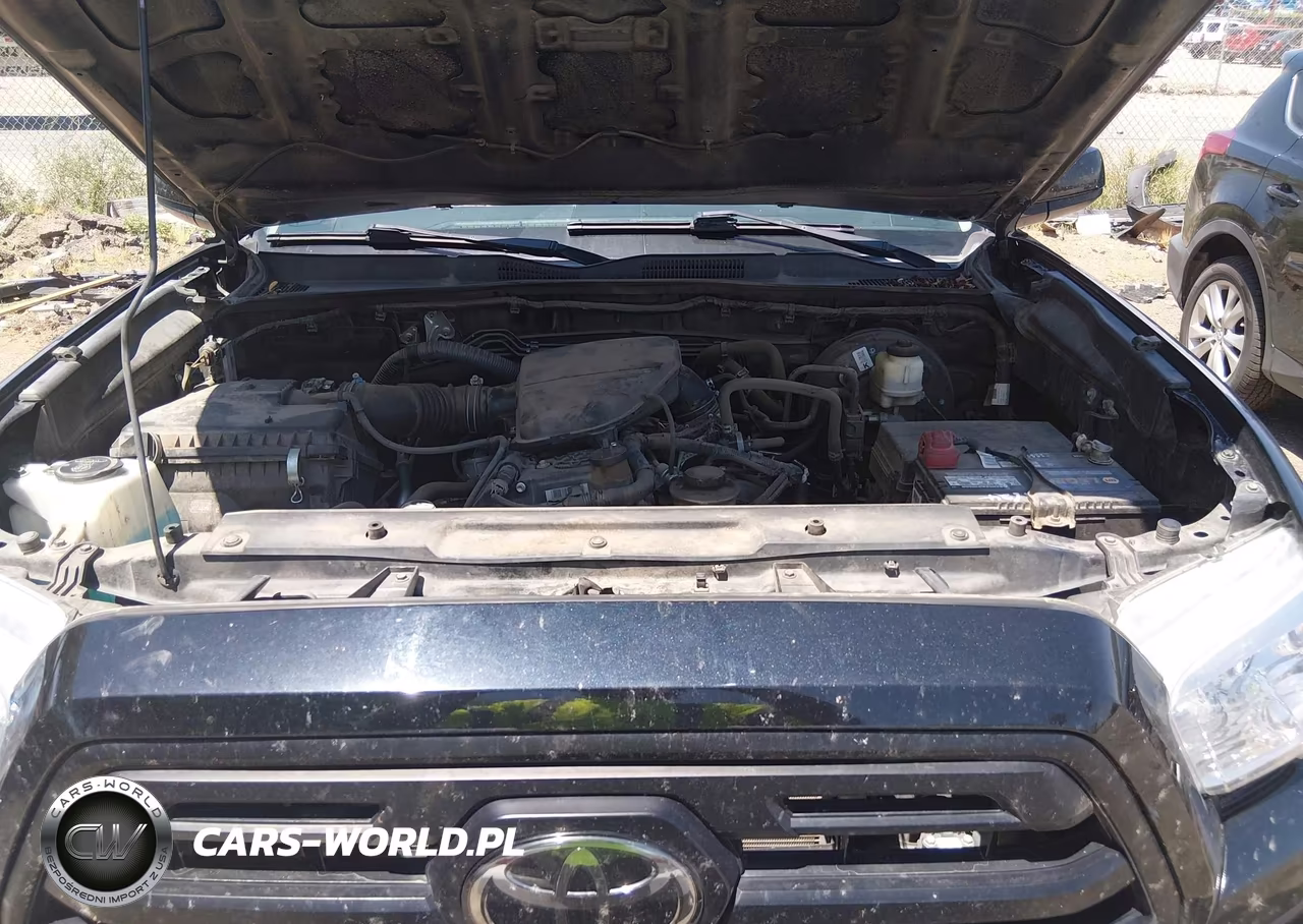 2018 Toyota Tacoma Sr VIN:5TFAX5GN0JX123613 - 10