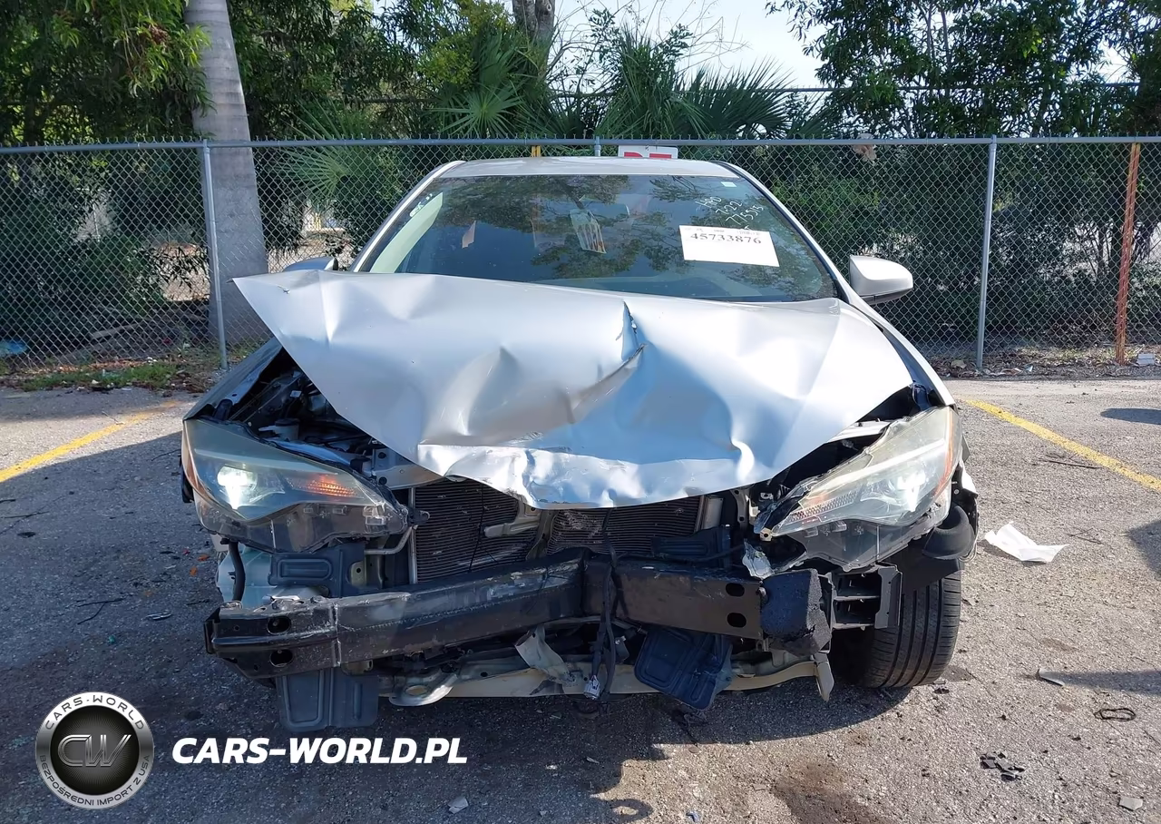 2018 Toyota Corolla Le VIN:5YFBURHE3JP775515 - 13
