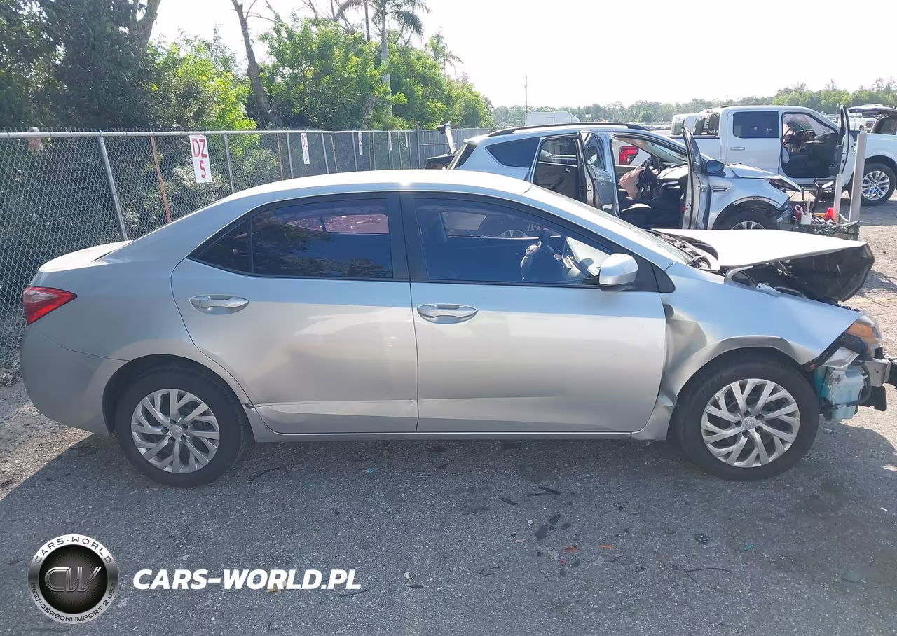 2018 Toyota Corolla Le VIN:5YFBURHE3JP775515 - 14