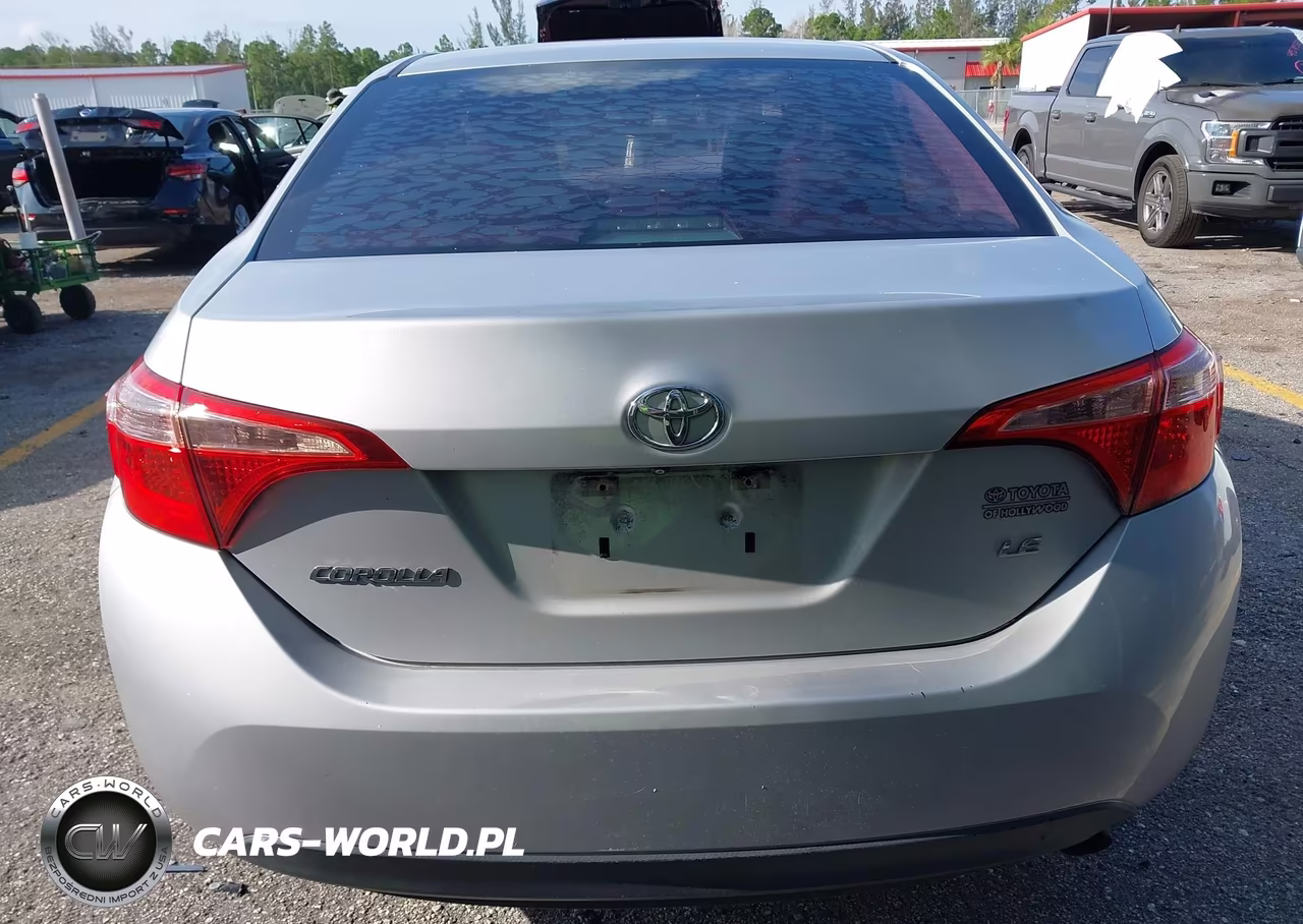 2018 Toyota Corolla Le VIN:5YFBURHE3JP775515 - 17