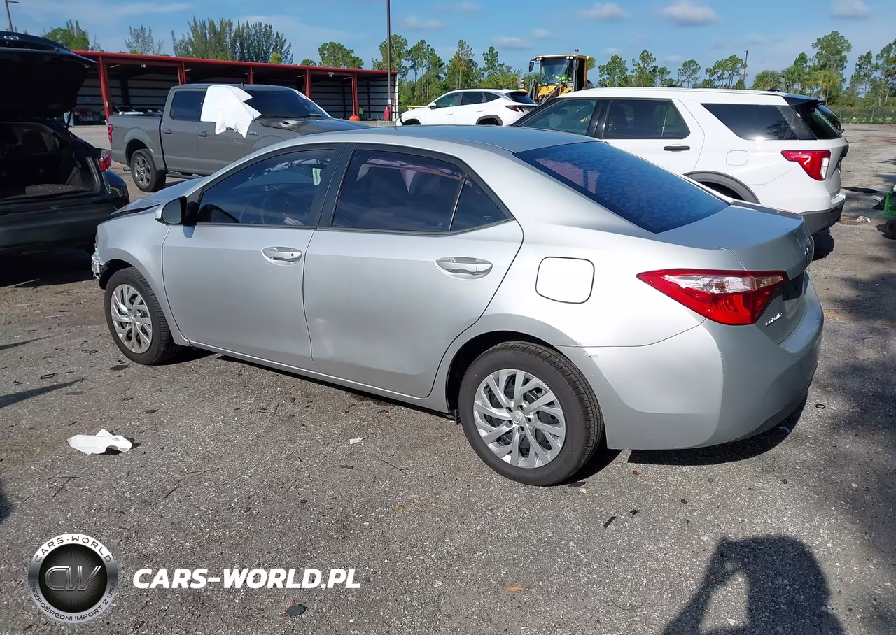 2018 Toyota Corolla Le VIN:5YFBURHE3JP775515 - 3