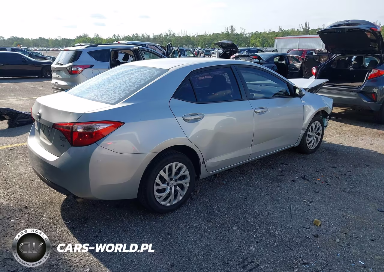 2018 Toyota Corolla Le VIN:5YFBURHE3JP775515 - 4