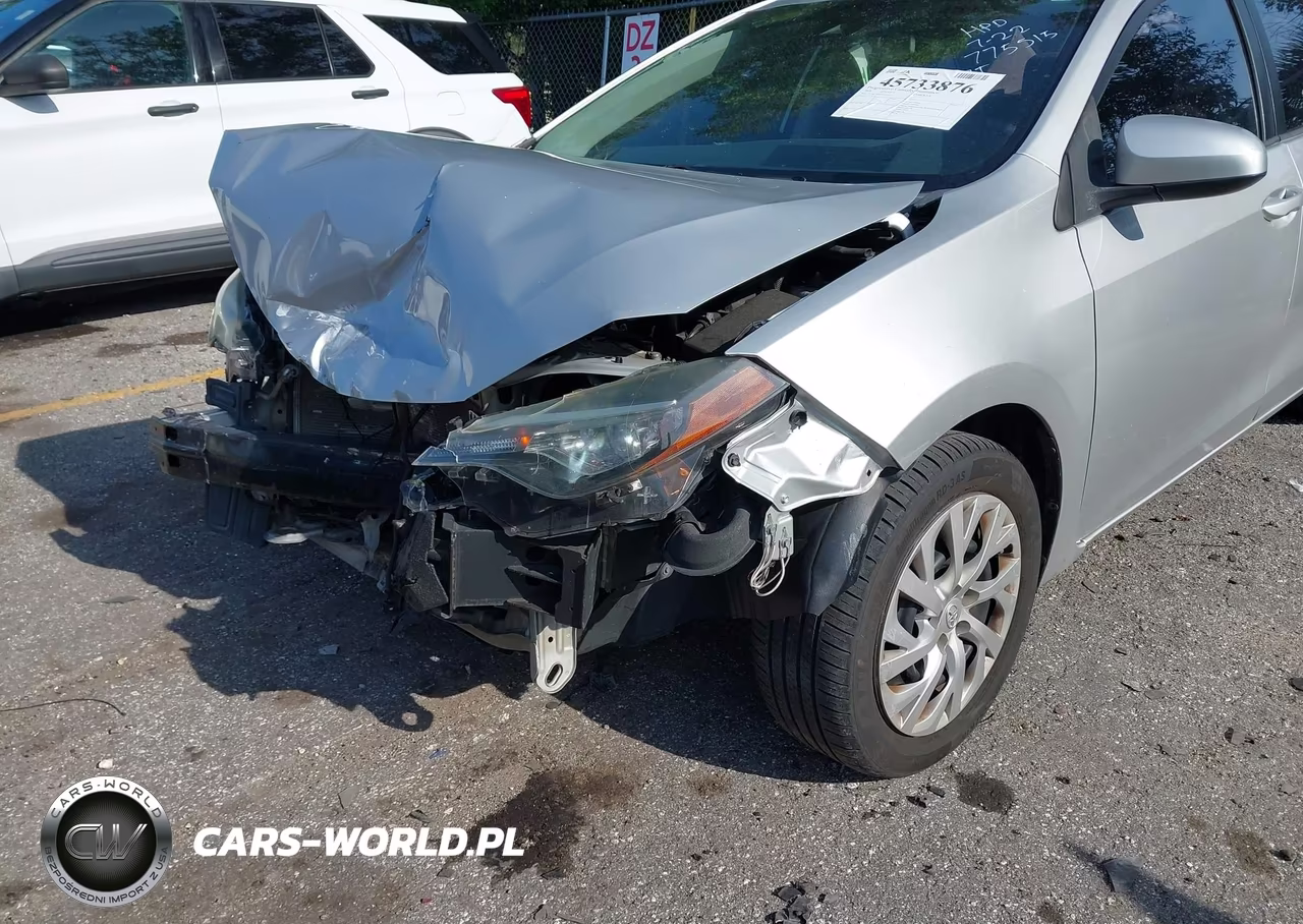 2018 Toyota Corolla Le VIN:5YFBURHE3JP775515 - 6