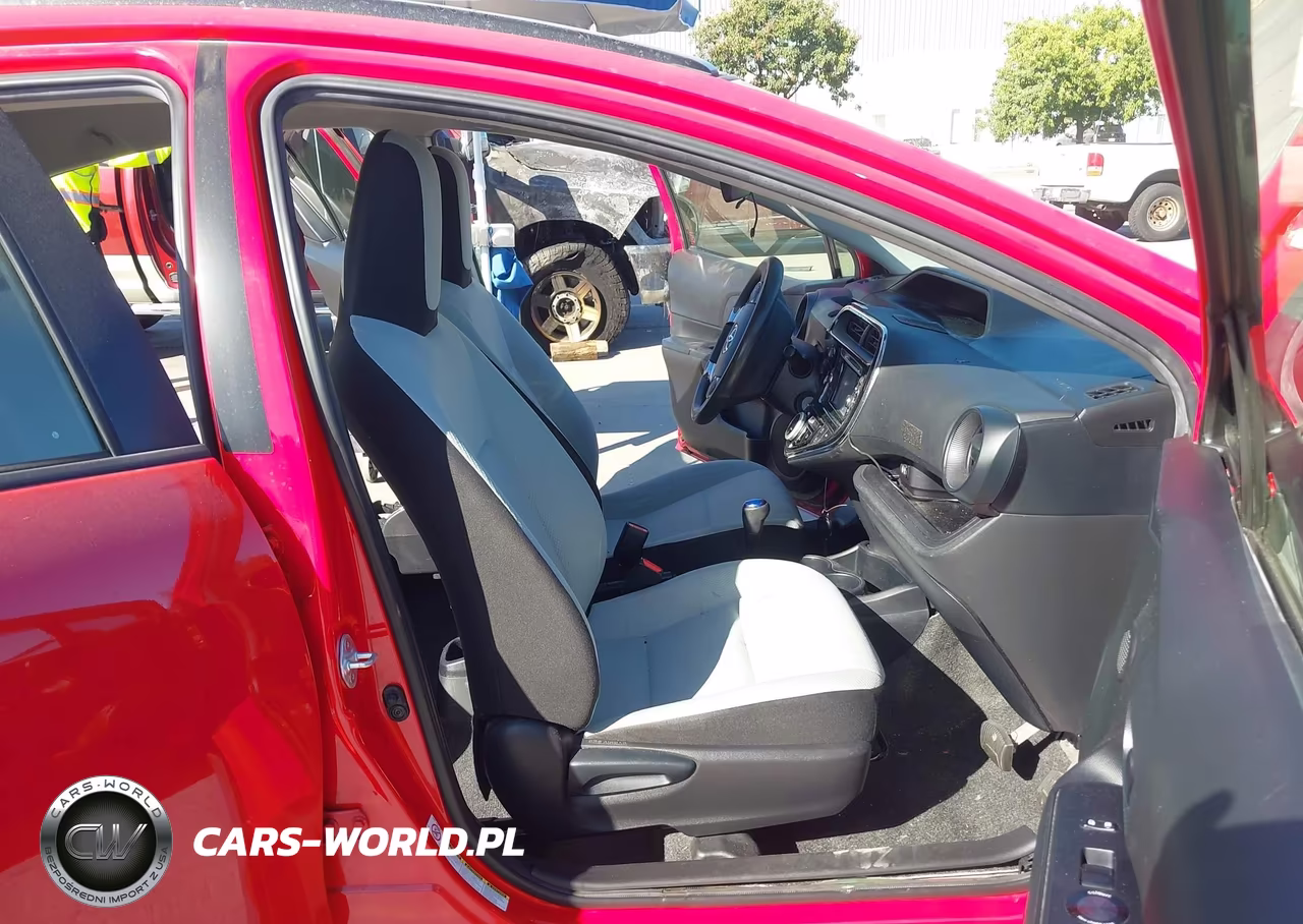 2018 Toyota Prius C One VIN:JTDKDTB39J1602591 - 5
