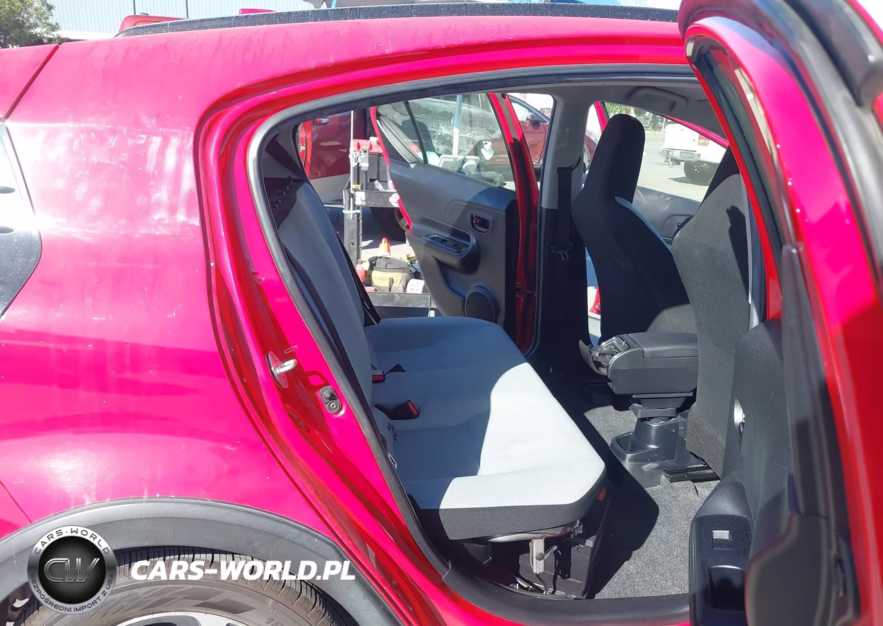2018 Toyota Prius C One VIN:JTDKDTB39J1602591 - 8