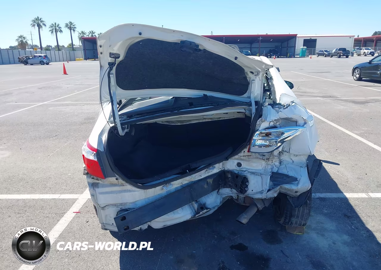 2015 Toyota Corolla Le VIN:5YFBURHE5FP357562 - 17