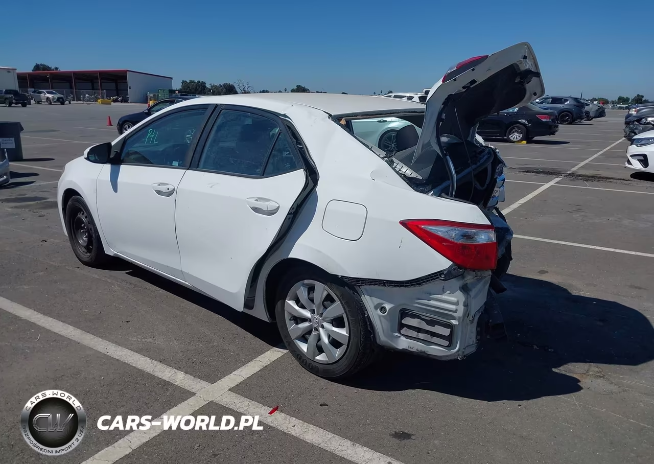 2015 Toyota Corolla Le VIN:5YFBURHE5FP357562 - 3