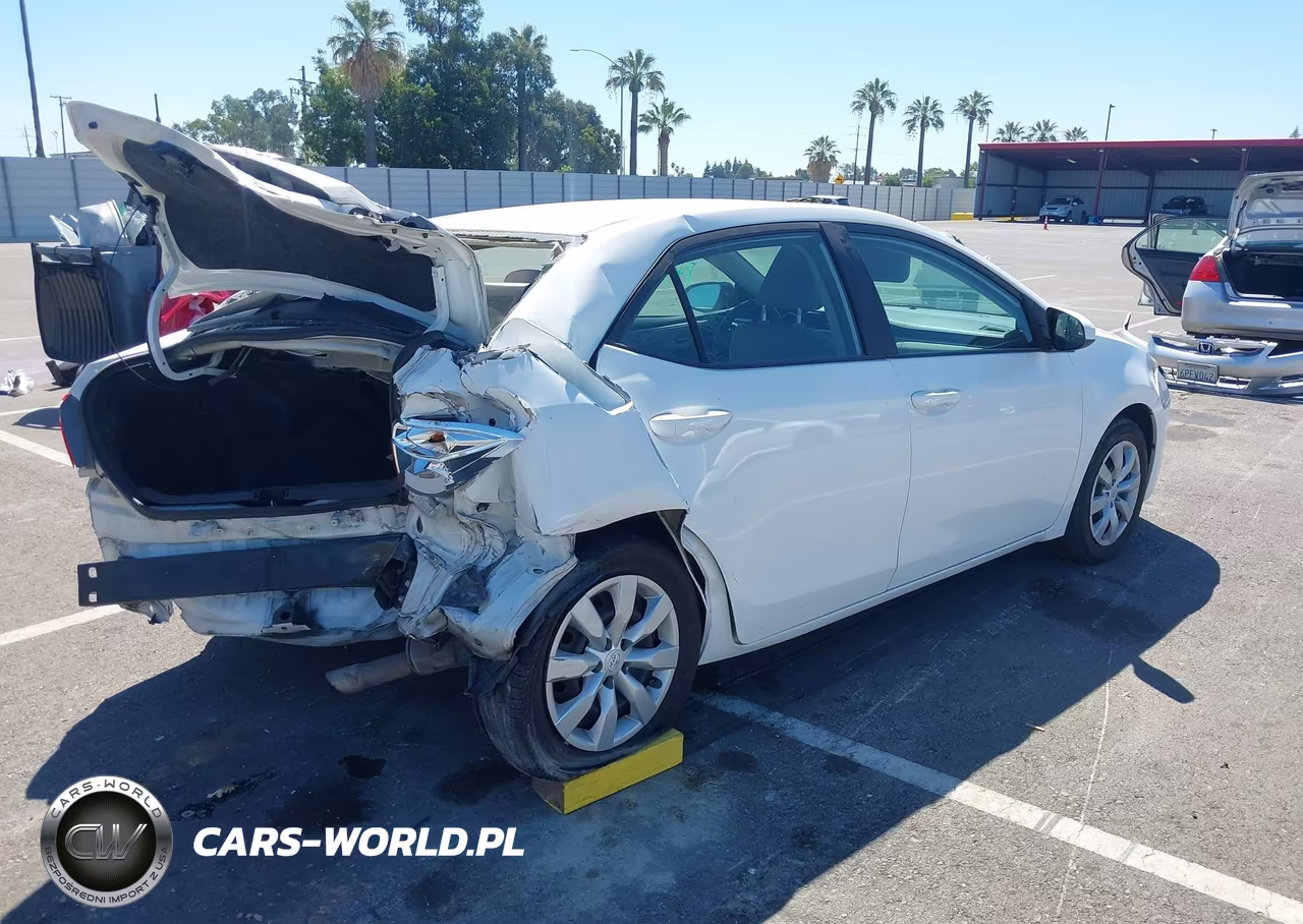 2015 Toyota Corolla Le VIN:5YFBURHE5FP357562 - 4