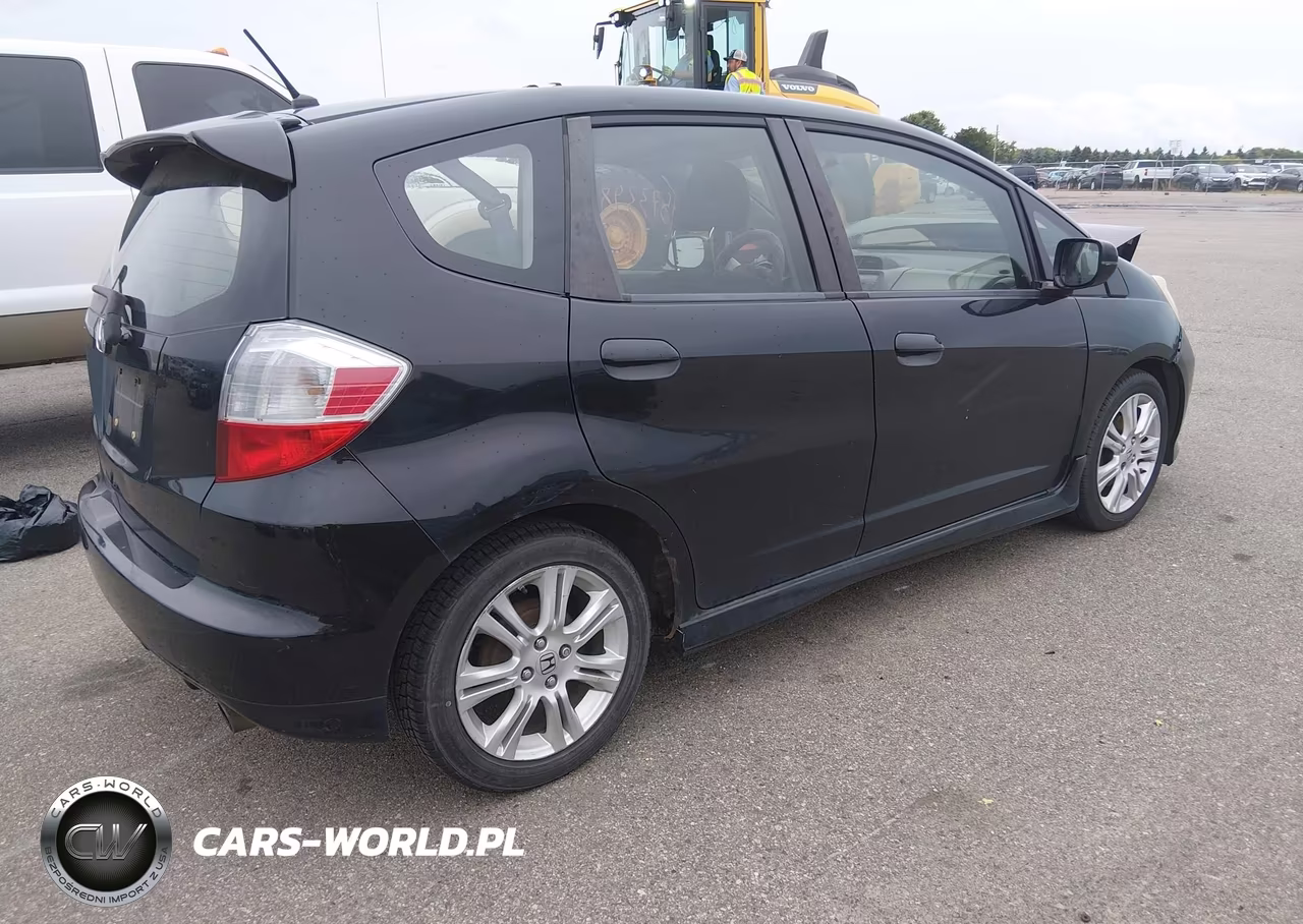 2010 Honda Fit Sport VIN:JHMGE8H48AS021995 - 4