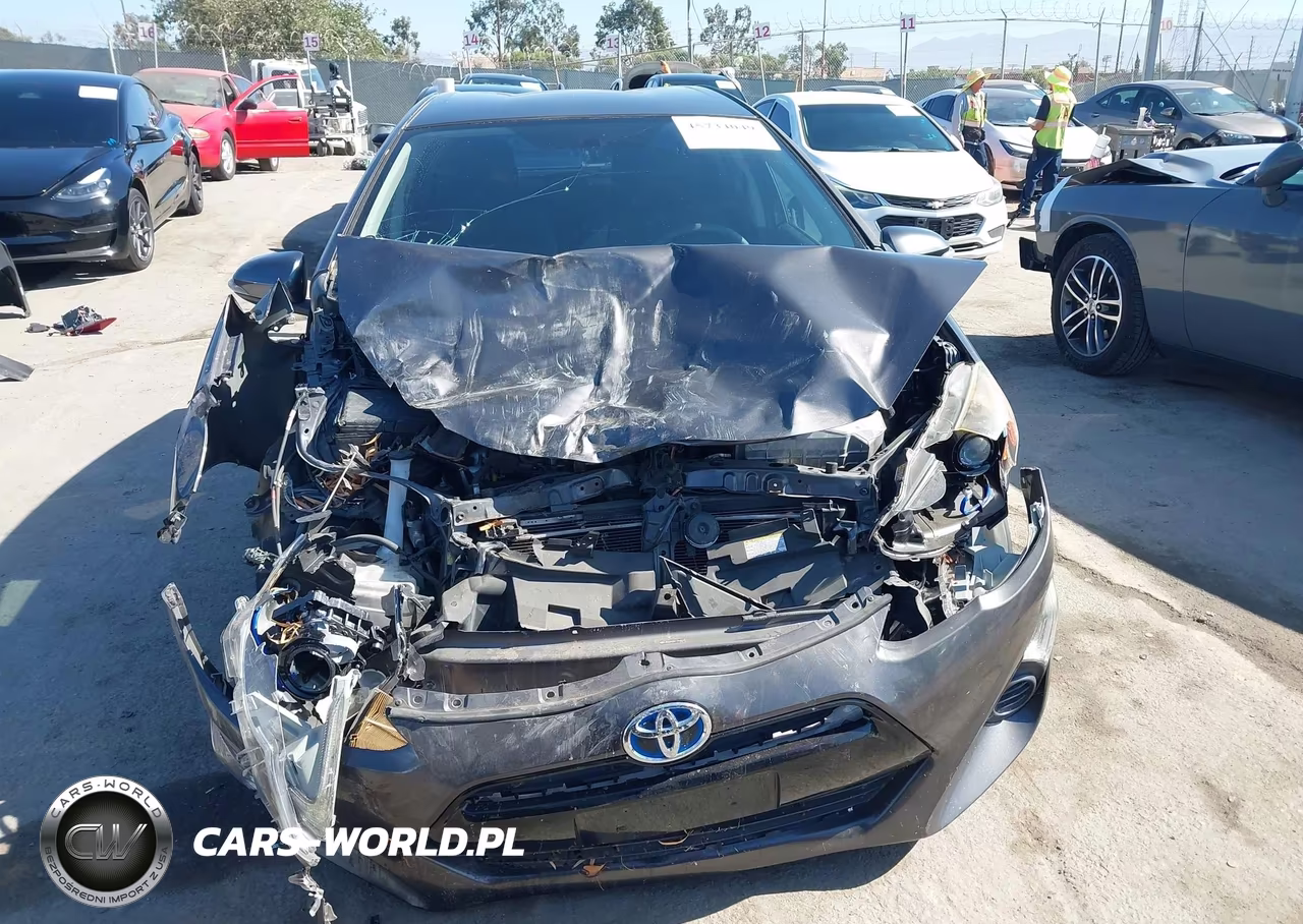 2015 Toyota Prius C Two VIN:JTDKDTB39F1104219 - 13