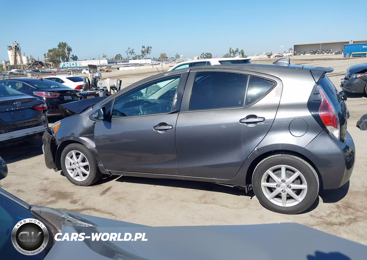 2015 Toyota Prius C Two VIN:JTDKDTB39F1104219 - 15