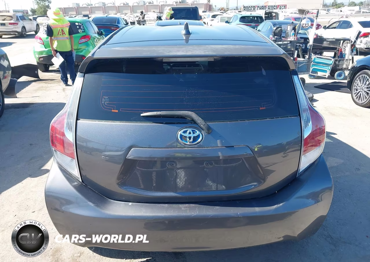 2015 Toyota Prius C Two VIN:JTDKDTB39F1104219 - 17