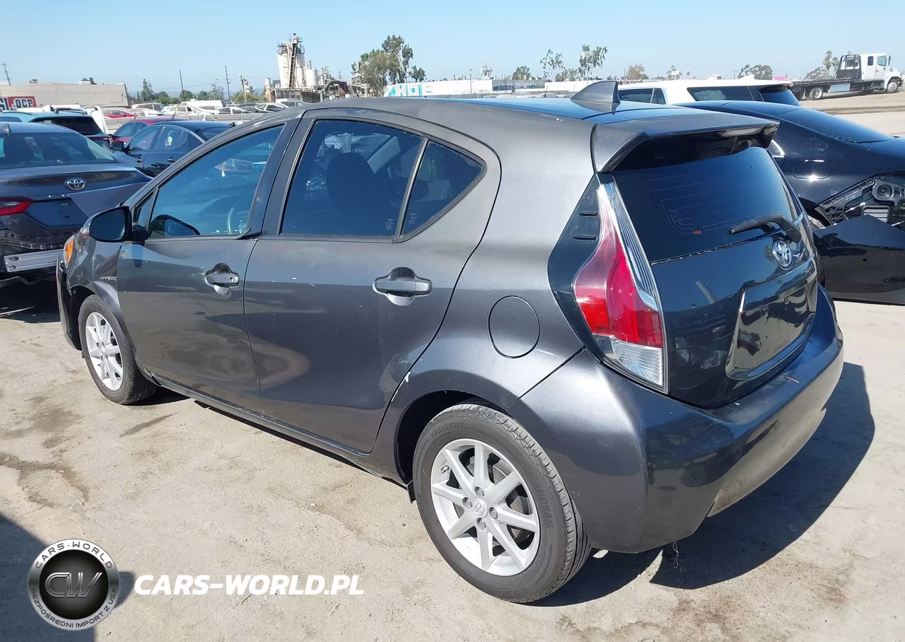 2015 Toyota Prius C Two VIN:JTDKDTB39F1104219 - 3