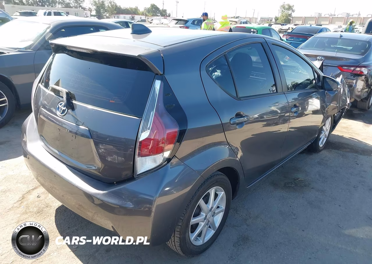 2015 Toyota Prius C Two VIN:JTDKDTB39F1104219 - 4