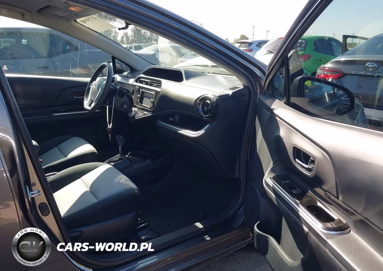 2015 Toyota Prius C Two VIN:JTDKDTB39F1104219 - 5