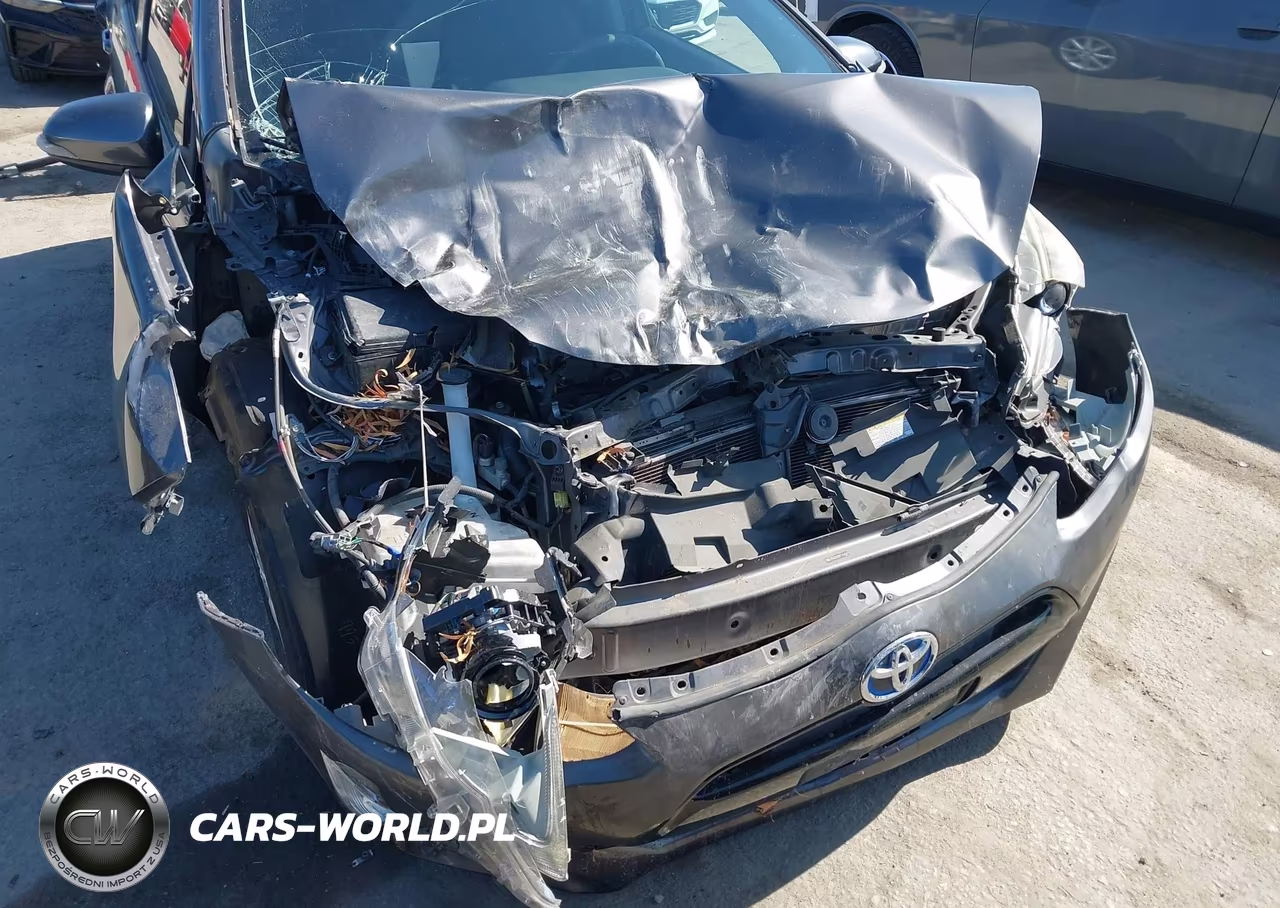 2015 Toyota Prius C Two VIN:JTDKDTB39F1104219 - 6