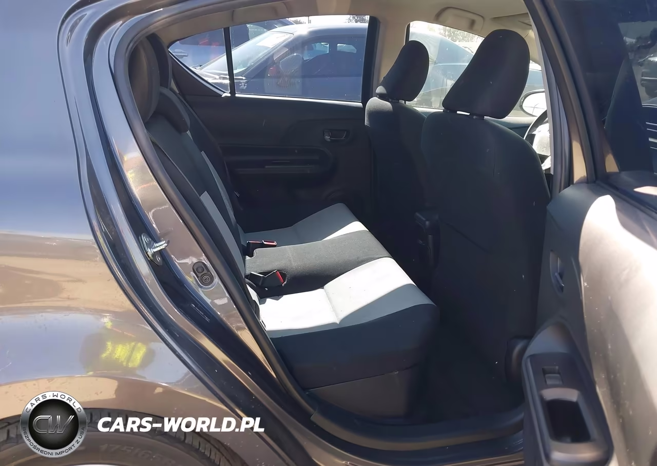 2015 Toyota Prius C Two VIN:JTDKDTB39F1104219 - 8