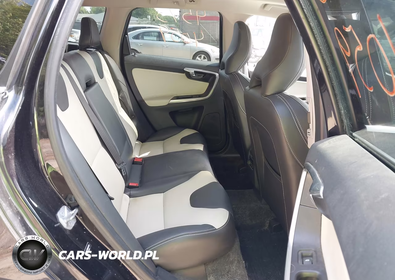 2017 Volvo Xc60 T6 Dynamic VIN:YV449MRR8H2012524 - 8