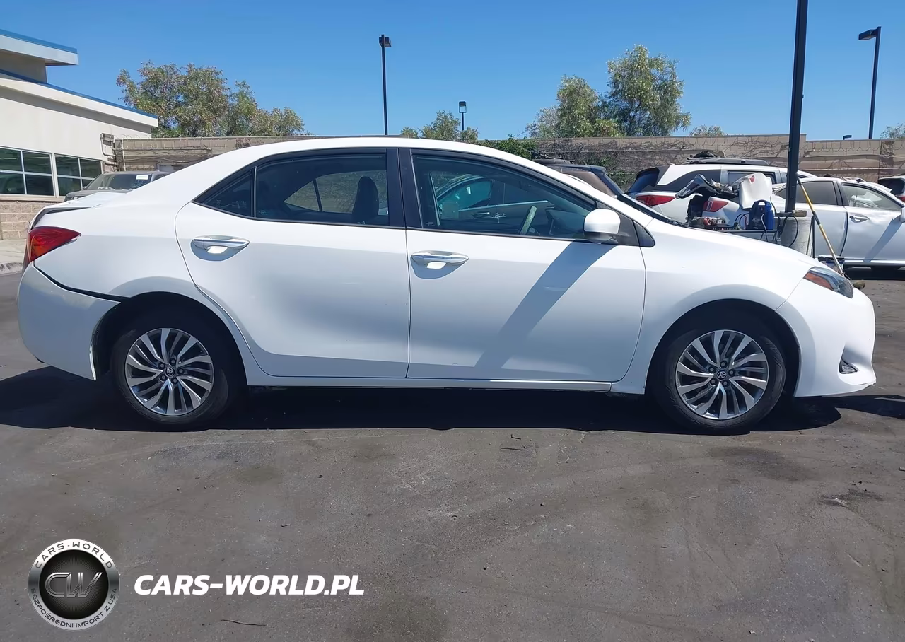 2018 Toyota Corolla Xle VIN:5YFBURHE2JP846932 - 13