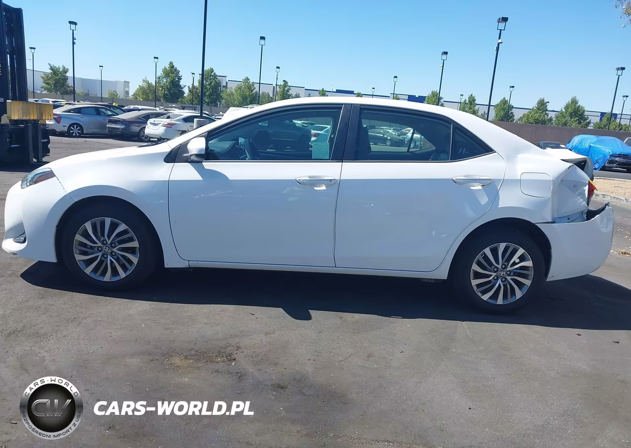 2018 Toyota Corolla Xle VIN:5YFBURHE2JP846932 - 14