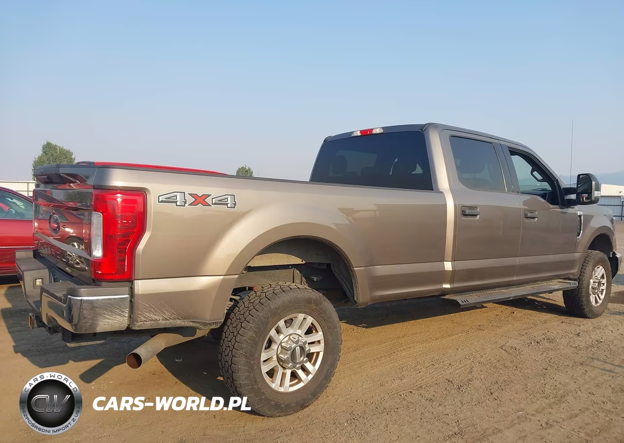 2018 Ford F-350 Xlt VIN:1FT8W3B66JEC01152 - 4