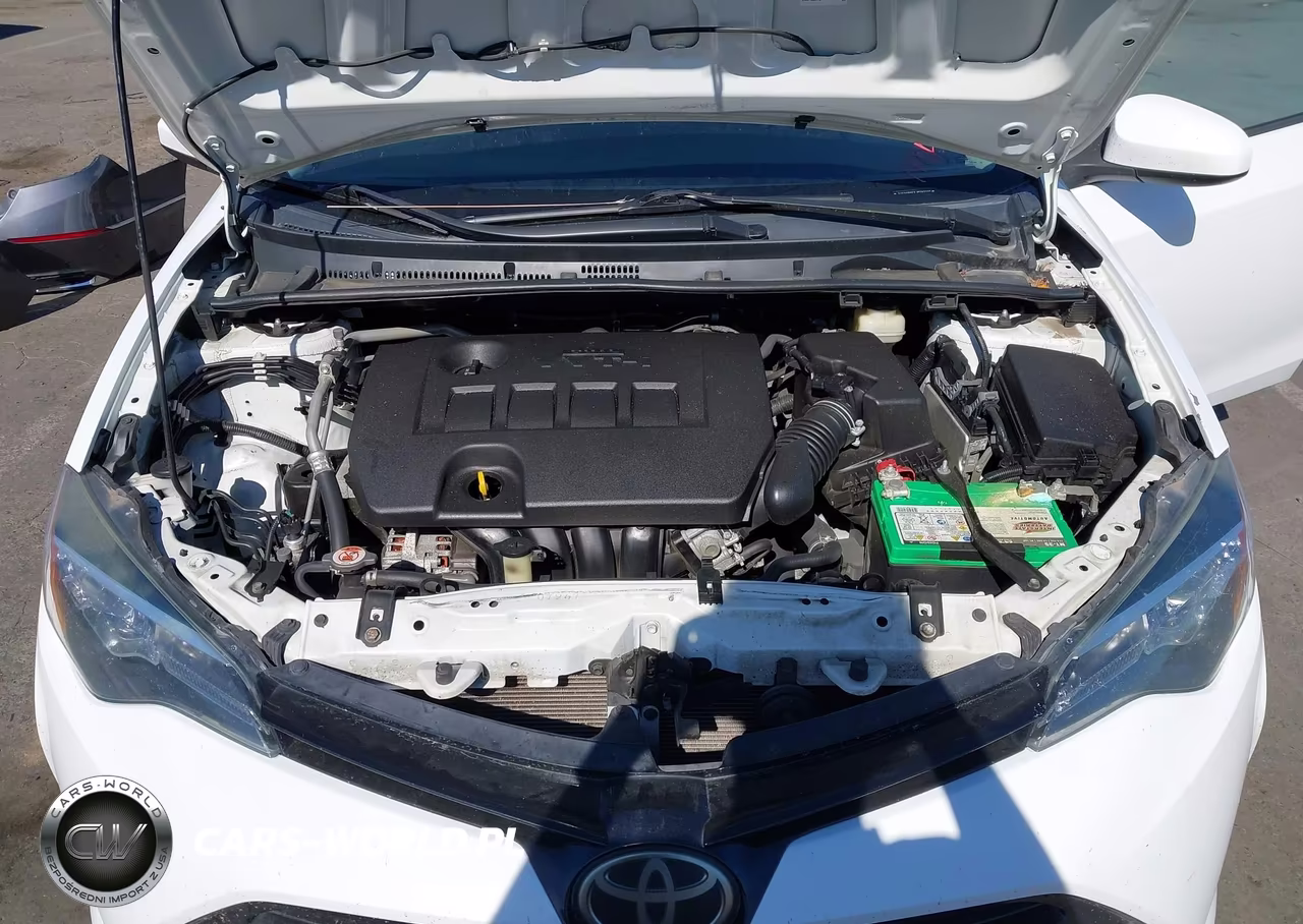 2018 Toyota Corolla Le VIN:5YFBURHE8JP783335 - 10