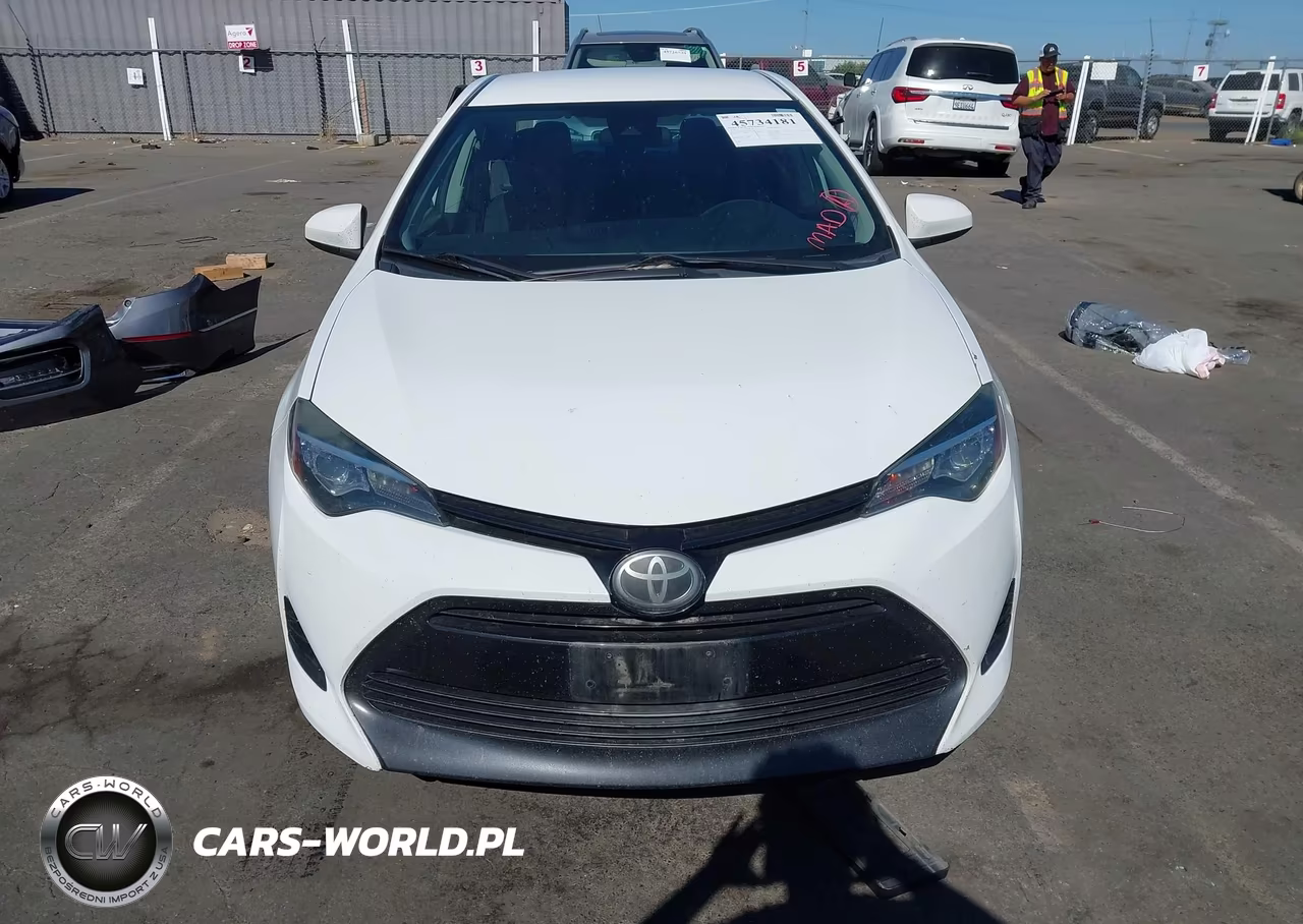 2018 Toyota Corolla Le VIN:5YFBURHE8JP783335 - 12