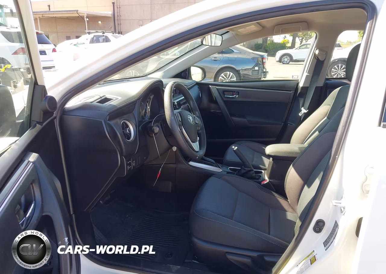 2018 Toyota Corolla Le VIN:5YFBURHE8JP783335 - 5