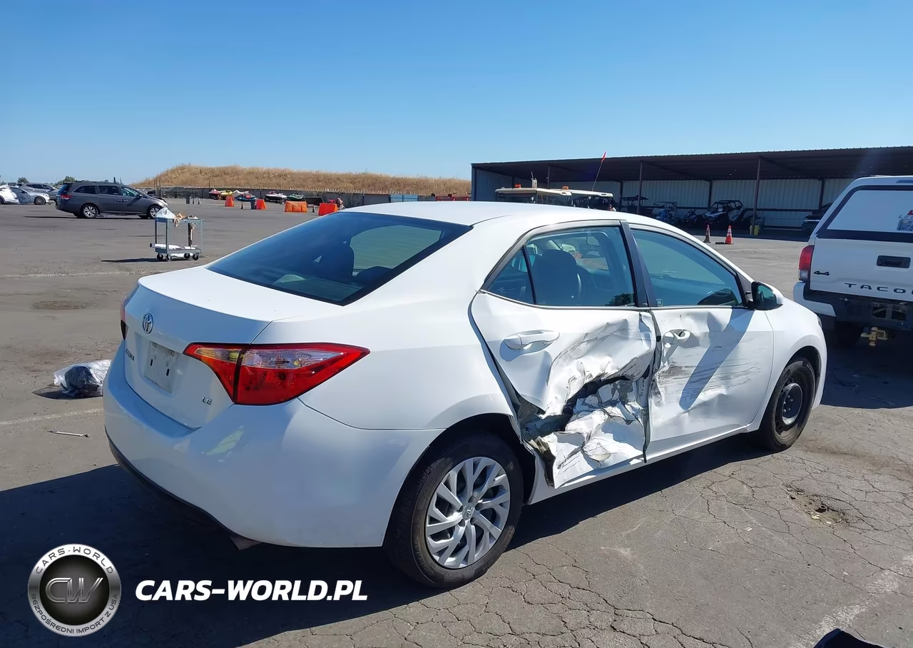 2018 Toyota Corolla Le VIN:5YFBURHE8JP783335 - 6