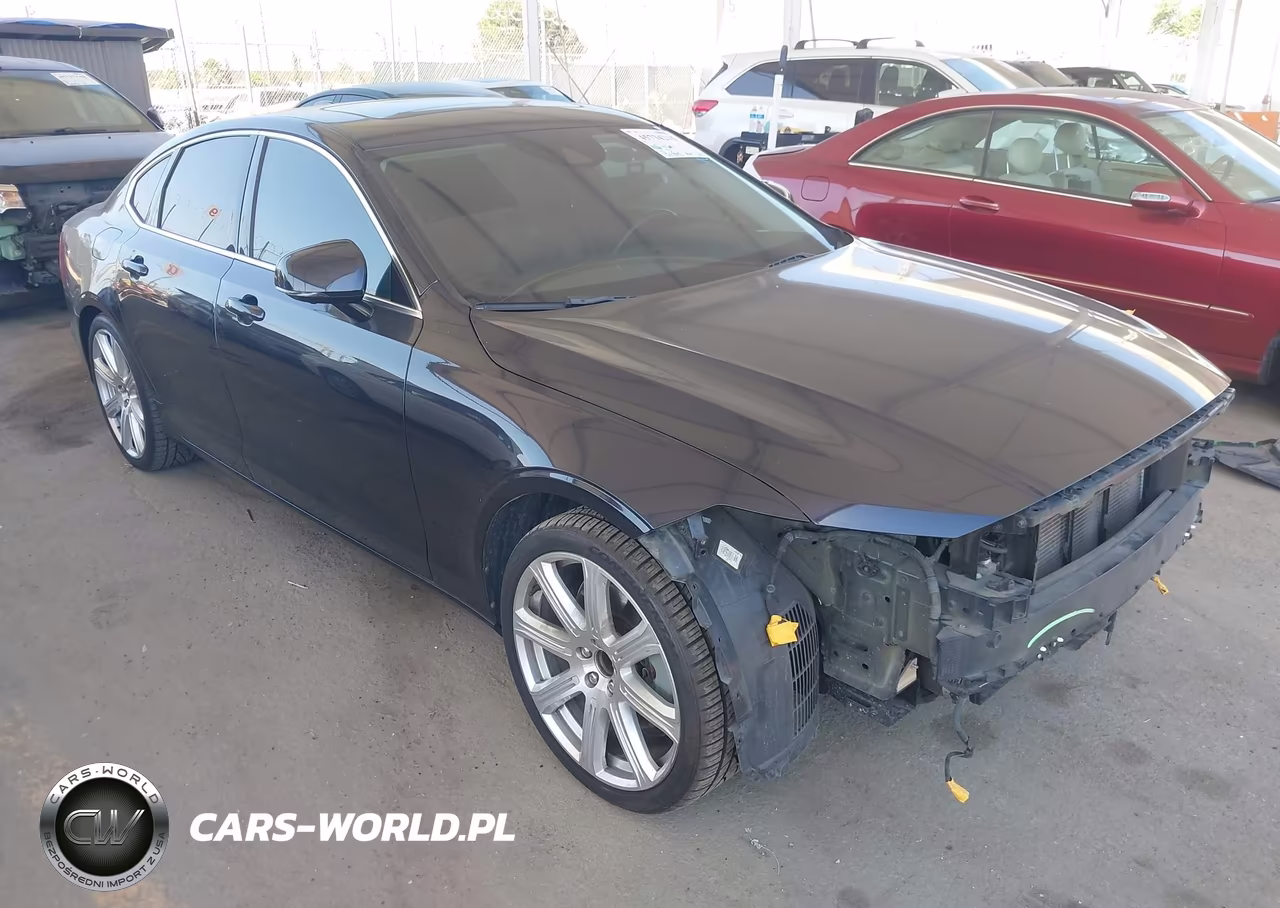 2017 Volvo S90 T6 Momentum – zdjęcie 1 z 17