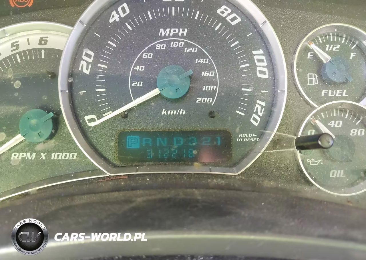 2002 Cadillac Escalade Standard VIN:1GYEC63TX2R121133 - 7