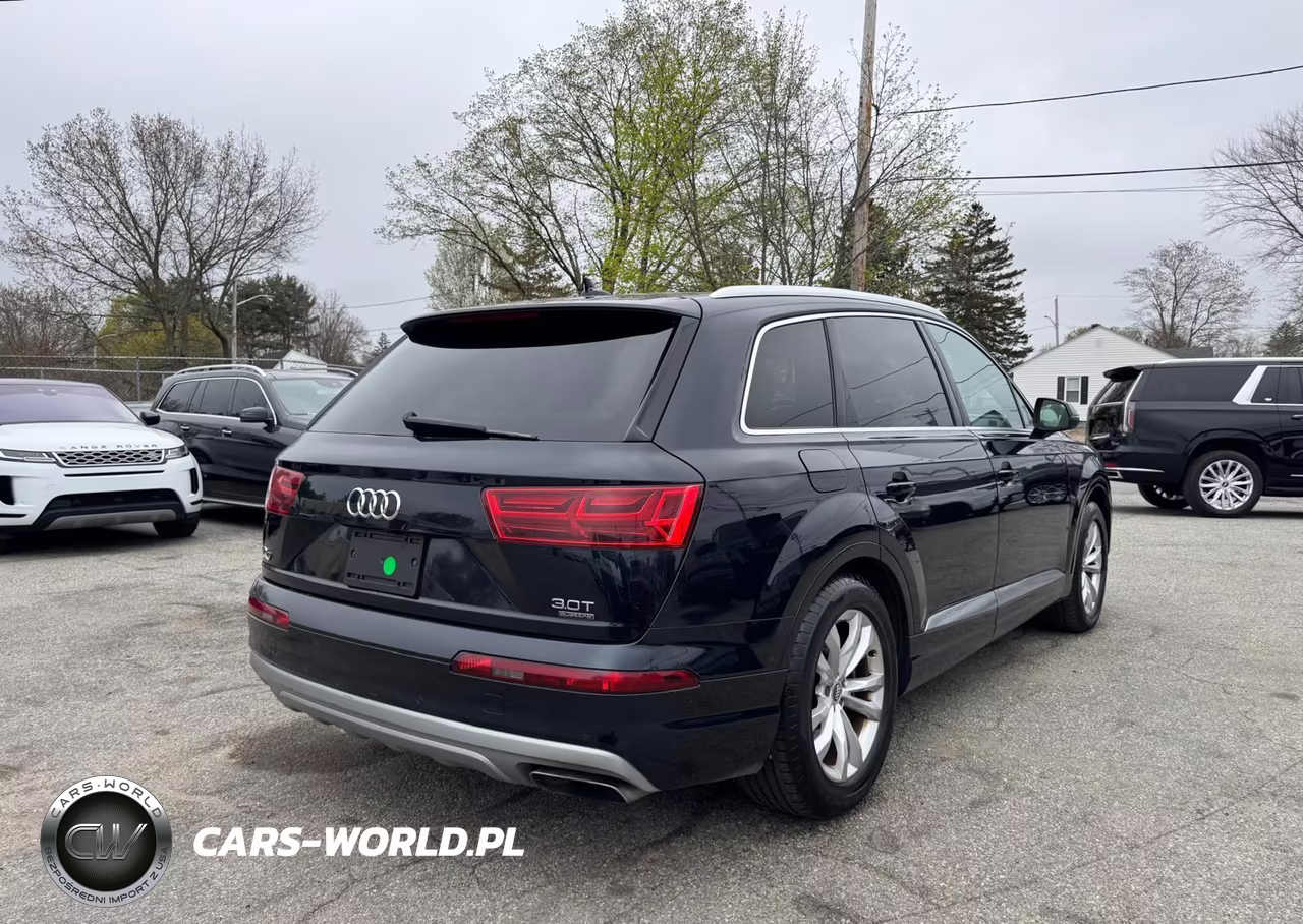 2017 Audi Q7 Premium Plus VIN:WA1LAAF7XHD031470 - 4