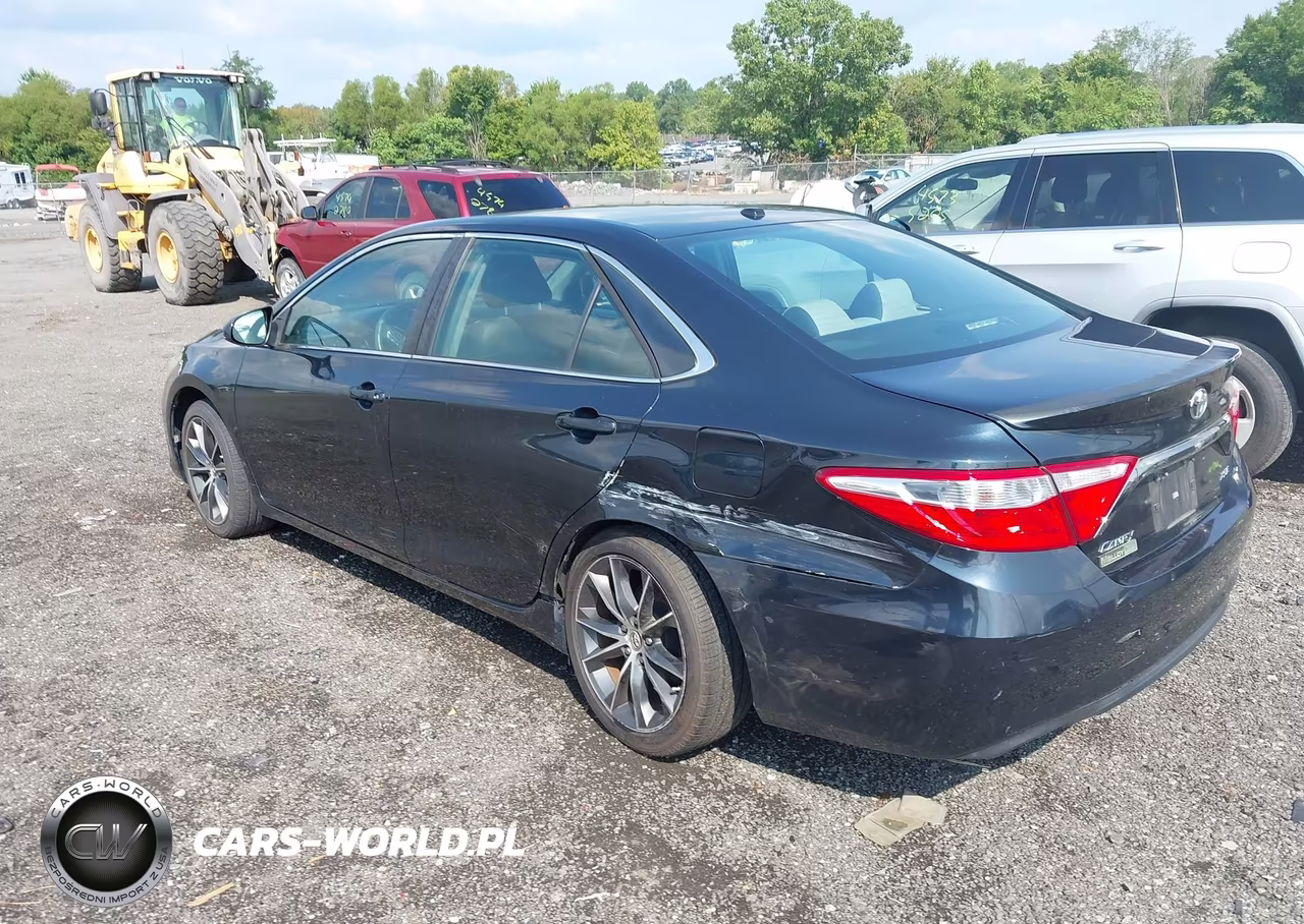 2015 Toyota Camry Xse VIN:4T1BF1FKXFU490093 - 3