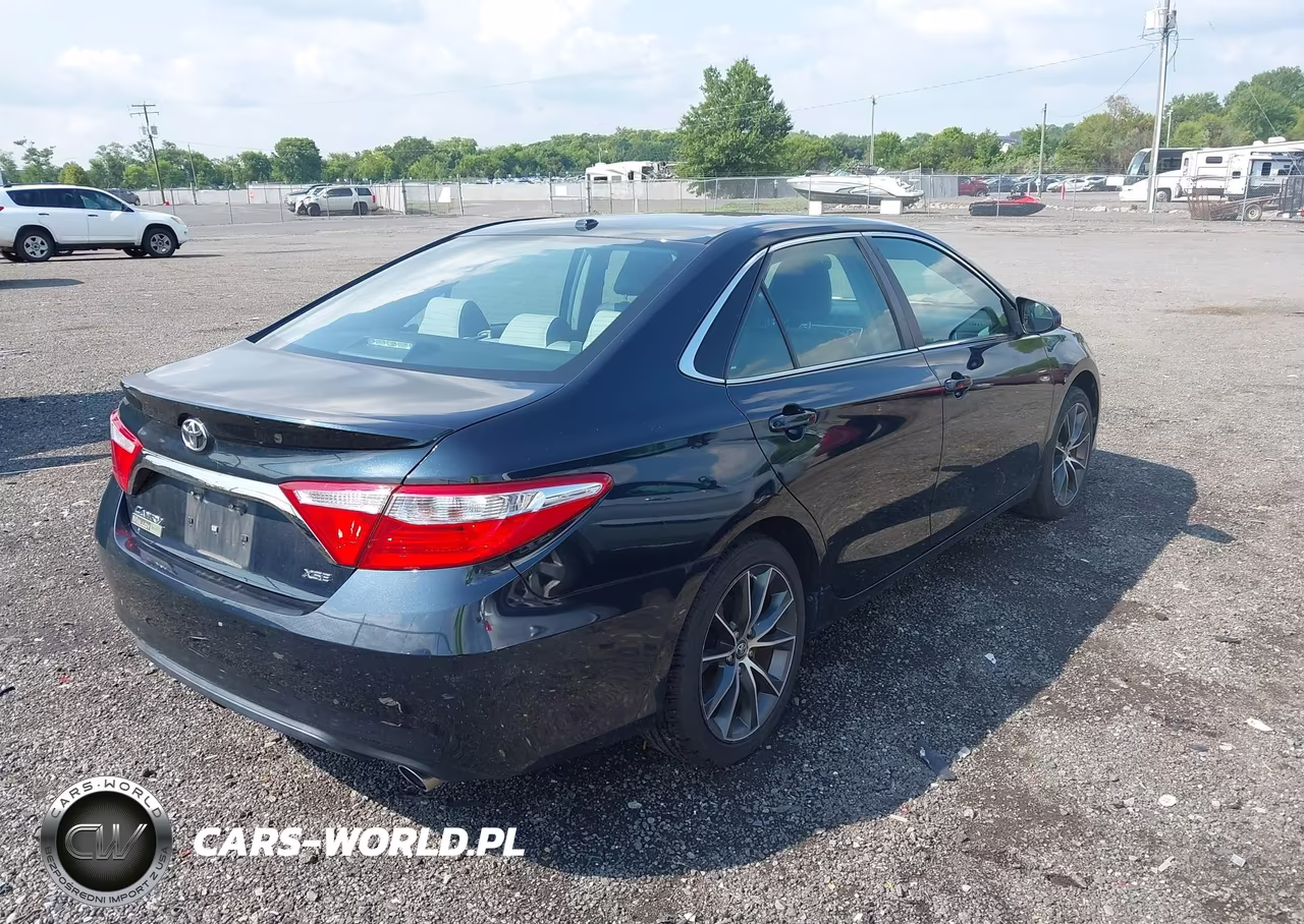 2015 Toyota Camry Xse VIN:4T1BF1FKXFU490093 - 4