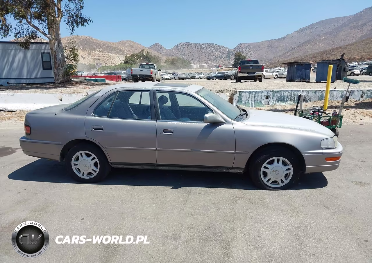 1994 Toyota Camry Le VIN:JT2GK12E5R0033766 - 13